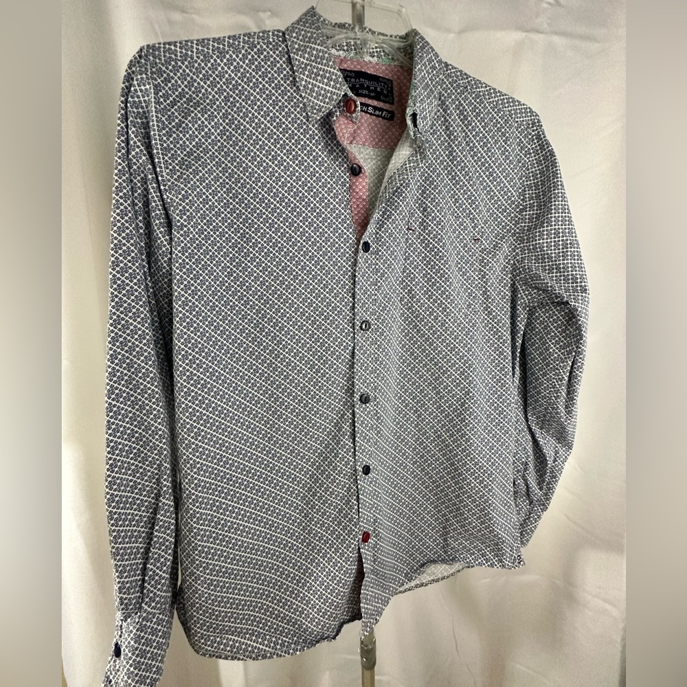 Tranquility Mayhem men’s long sleeve shirt. Size Medium. Stretch Slim Fit.